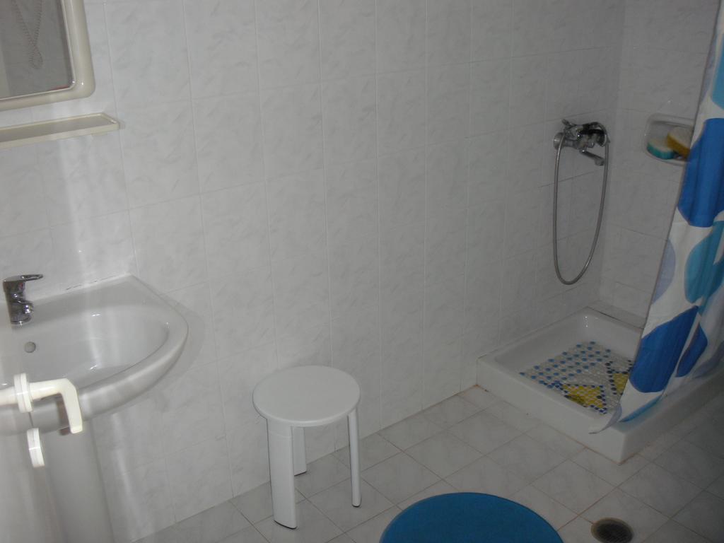 Eleftheria Studios And Apartments Acharavi  Rum bild
